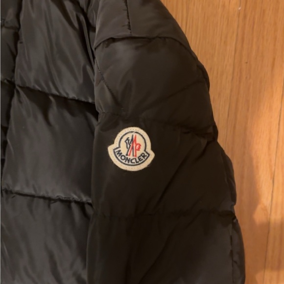 Black Moncler jacket with detachable hood willing to negotiate - Picture 3 of 4